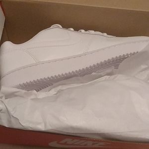 White Nike Ebernon Low